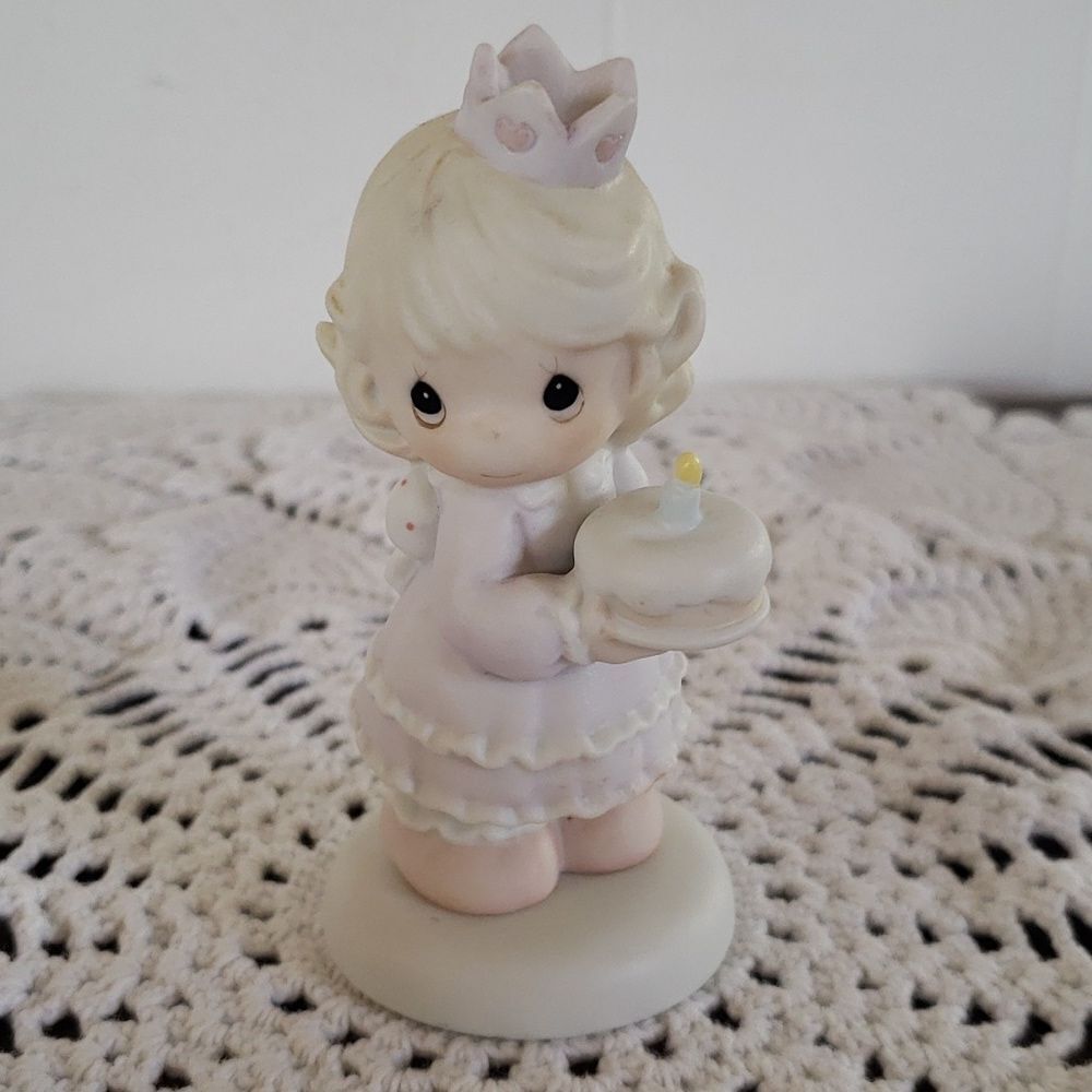 Vtg 1996 Precious Moments Birthday Wishes with Hugs & Kisses Porcelain Figurine